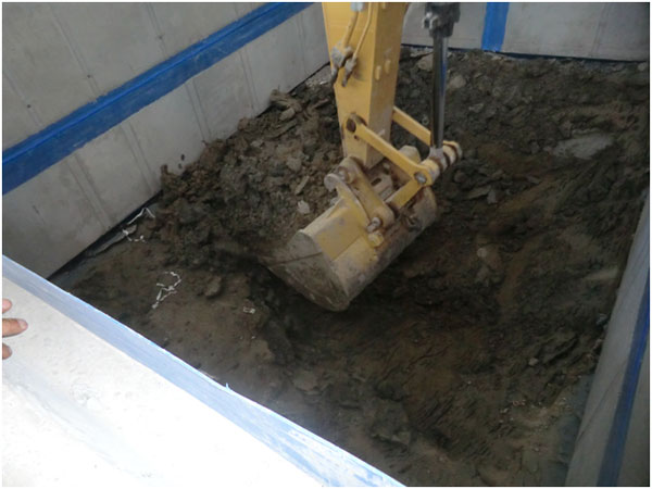 Travaux d’excavation à l’intérieur de l’élément pour permettre l’enfoncement